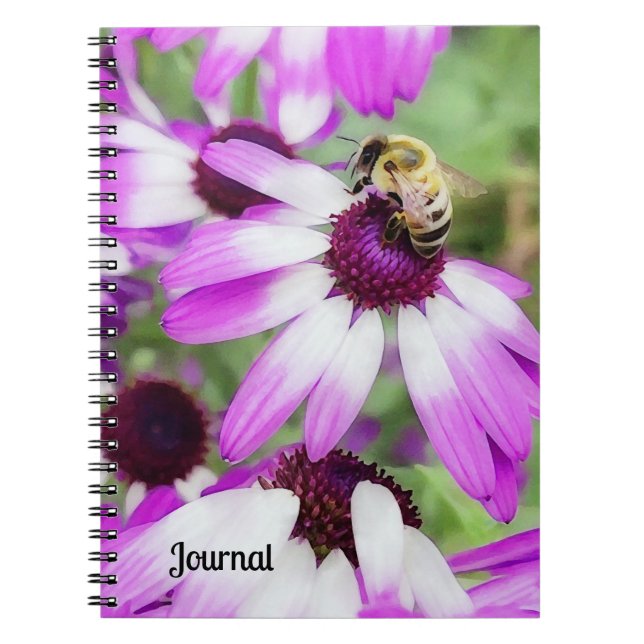 Lila Daisy Flowers och Bee Journal Anteckningsbok (Framsidan)
