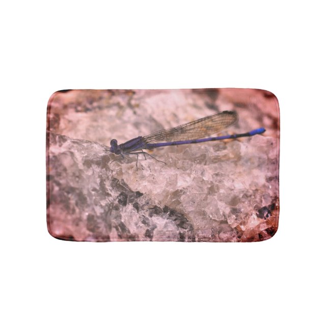 Lila Damselfly på Quartz Sten Stäng upp Badrumsmatta (Framsidan)