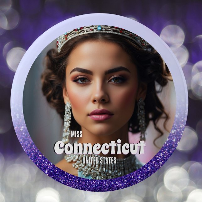Lila Dimma Glitz Anpassningsbar Skönhetstävling Bu Knapp (Delightfully dazzling, this pageant button features a purple border to highlight your photo and text)