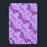 Lila drakonfluart mönster vid ipad cover iPad mini skydd<br><div class="desc">Flickor med stark lila lägger till din egen dragonfly namn flickaktigt mönster ipad skärm som är designad enbart av Sarah Trett. Anpassa med ditt namn och läser Taylor (***Observera att vissa namn inte alltid passar på grund av teckensnittets karaktär). Jag kan skicka en annan för att möta ditt namn och...</div>