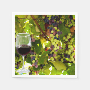 Lila druvor som odlas på vinet med Wineglass Pappersservett