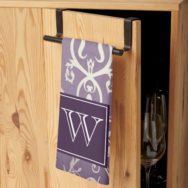 Lila Elegant Flourish Monogram Towel Kökshandduk (Thirds Fold)
