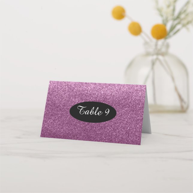 Lila falskt glitter bord sittnummer placeringskort (Framsida)
