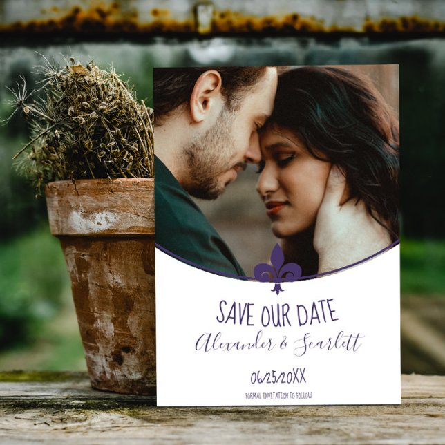 Lila Fleur de Lis Foto Spara Datum Meddelande (Purple Fleur de Lis Photo Save the Date)