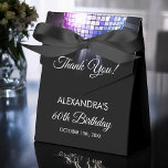 Lila Födelsedagsfest 70's Disco Boll Tack Presentaskar<br><div class="desc">Öka din 70-årsdag med vår 60:e Lila-Födelsedagsfest 70:s Disco Boll Favor Box. Den här favoritrutan fångar kärnan i discoeran, skapar den perfektens val för en discotemed bash eller vilken händelse som helst där du vill ge en aning av "70 s magi". I en häpnadsväckande skugga av lila framstår den här...</div>