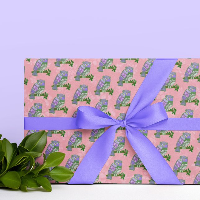 Lila folkkonstugglor på rosa bakgrund presentpapper (Folk Art Owls make a fun wrapping paper!)
