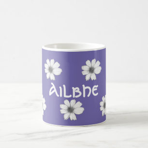 Lila för anpassat namn för blommigt kaffemugg