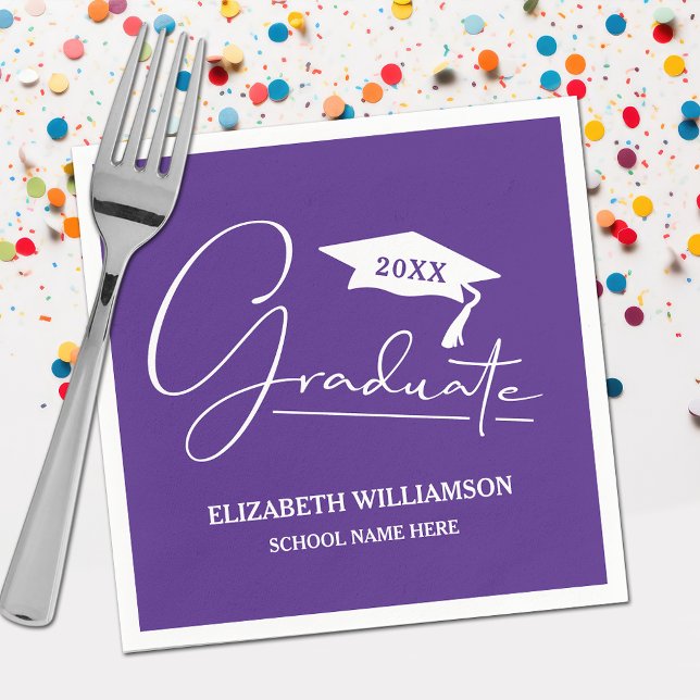 Lila för vit Studentmössa Pappersservett (Your name, class year and "Graduate" in a cool script on purple school color party napkins)