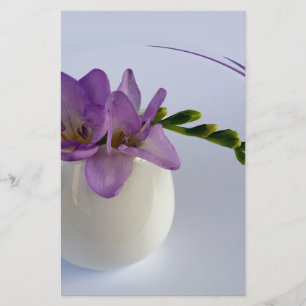 lila freesia buds brevpapper