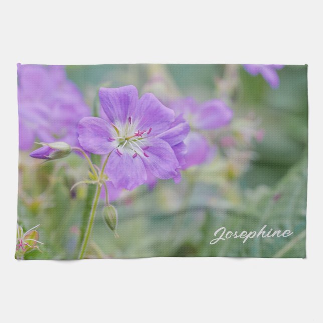 Lila Geranium Vildblomma Foto Med Anpassat Namn Kökshandduk (Horisontell)