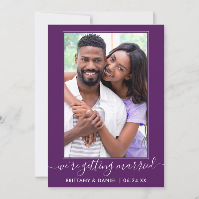 Lila Gifta sig i Trendig Script Spara Datumet (Framsida)