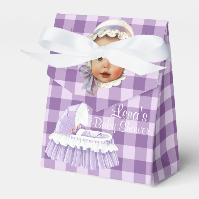 Lila Gingham Baby & Ruffled Bassinet Favor Boxes Presentaskar (Framsidan Sidan)