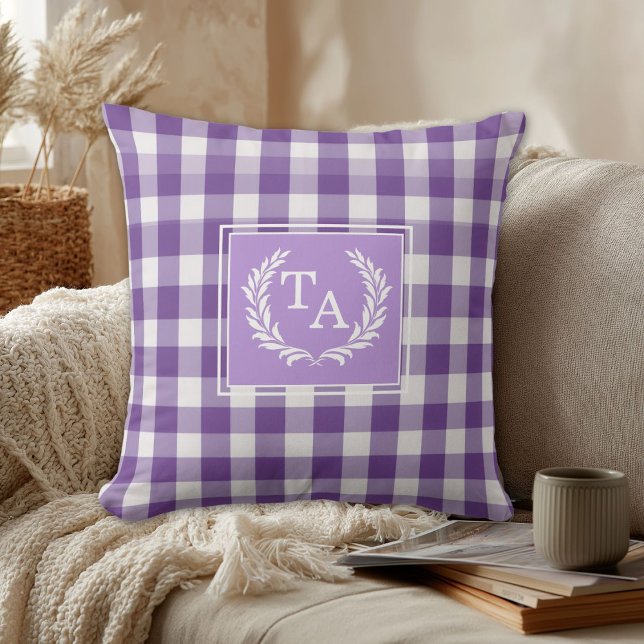 Lila Gingham Monogram Kröningsvapen Kudde (Purple Gingham Monogram Crest Throw Pillow)