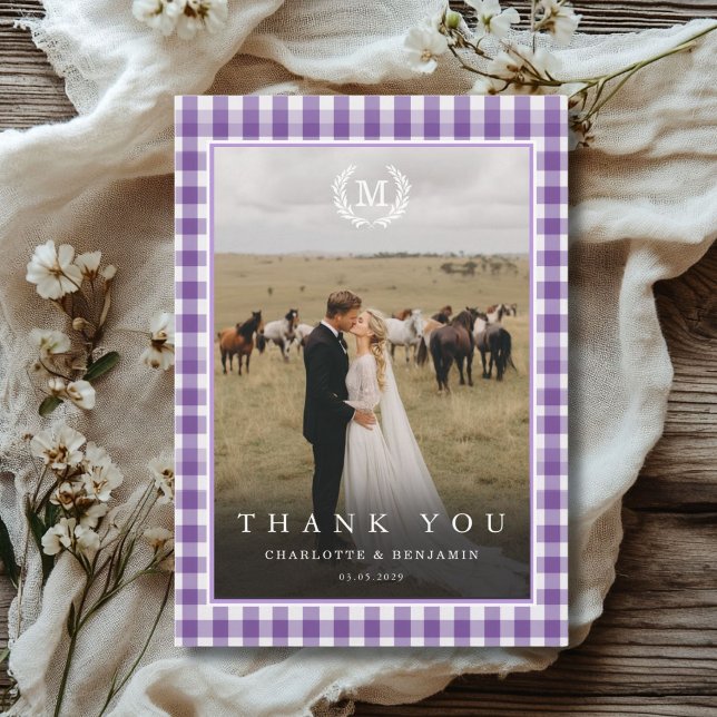 Lila Gingham Monogram Vapensköld 2 Photo Tack Kort (Purple Gingham Monogram Crest 2 Photo Thank You Card)