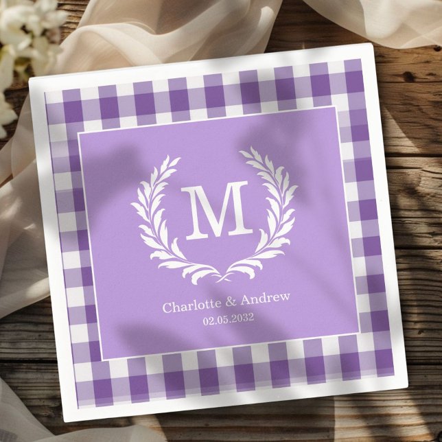 Lila Gingham Monogram Vapensköld Anpassningsbar  Pappersservett (Purple Gingham Monogram Crest Custom Napkins with your Monogram, names and Date.)