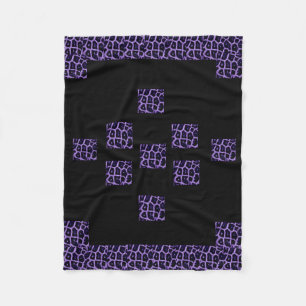 LILA GIRAFFE PRINT FLEECE BLANKET