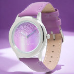 Lila Glitter Glam Metall Monogram Namn Armbandsur<br><div class="desc">Lila Faux Foil Metallic Gnistra Glitter Brushed Metall Monogram Namn Watch Watch Det gör perfekten söt 16-årsjubileum,  bröllop,  möhippa,  årsdag,  babydusch eller bachelorette-fest för någon som glam lyxen och chic stilar i kärlek.</div>