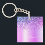 Lila Glitter Gnistra Glam Metall Monogram Namn<br><div class="desc">Lila Faux Foil Metallic Gnistra Glitter Brushed Metall Monogram Namn Keychain. Det gör perfekten söt 16-årsjubileum,  bröllop,  möhippa,  årsdag,  babydusch eller bachelorette-fest för någon som glam lyxen och chic stilar i kärlek.</div>