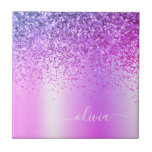 Lila Glitter Monogram Namn Luxury Girly Kakelplatta<br><div class="desc">Lila Faux Foil Metallic Gnistra Glitter Brushed Metall Monogram Namn och inledande keramiska plattor. Det gör perfekten söt 16-årsjubileum,  bröllop,  möhippa,  årsdag,  babydusch eller bachelorette-fest för någon som glam lyxen och chic stilar i kärlek.</div>