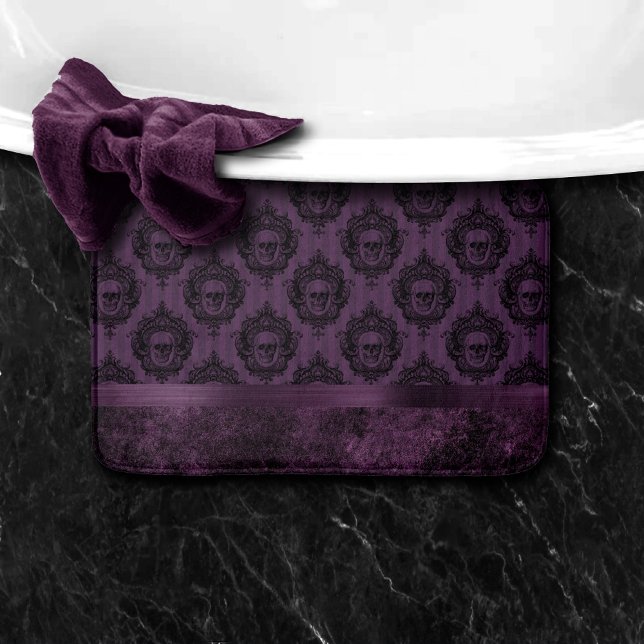 Lila Gothic Chic | Döskallar för växt och svart Badrumsmatta (Skapare uppladdad)