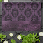 Lila Gothic Chic | Döskallar för växt och svart Kökshandduk<br><div class="desc">Varje dag är Halloween! #goth-Vintagen,  dramatisk och edgy grunge inspirerade mörk och moody juvelfärgad bakgrund med svart framskjuten skalle mönster. Om du vill samordna produkter kan du besöka justFharryn Zazzle-butiken. Alla höger reserverade. #zazzlemade</div>