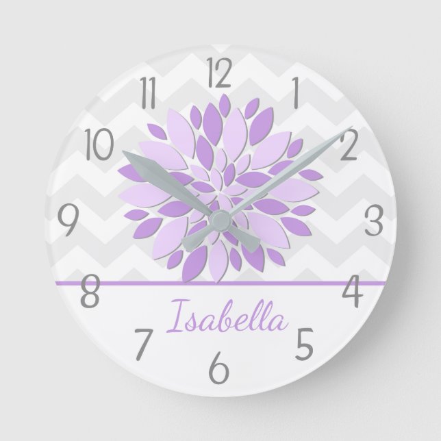 Lila Grått Dahlia Flower Nursery Wall Clock Rund Klocka (Framsida)