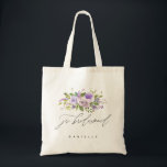 Lila Greenery Blommigt JR. Bridesmaid Calligraphy Tygkasse<br><div class="desc">Den här snyggten och trendiget till väskan har "junior bridesmaid" i ett modernt sofistikerat,  handskript. Dekorfärger med vita vattenfärger blommor,  löv och ro i skuggor av lila. Anpassa namn med hjälp av mallen fält. Se till att besöka samlingen för att se samordningsposter!</div>