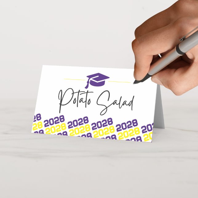 Lila gul examensmössa vikbar etikett, mat  placeringskort (Purple and Yellow Graduation Folding Label Cards for Food, Drinks or Place Settings)