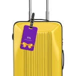 Lila guld buggmonogram initialer elegant bagagebricka<br><div class="desc">En lila bakgrund. Dekorerad med en faux guld-tittar båge. Anpassa och lägg till ditt monogram brev och fullt namn på framsidan. Din kontaktinformation på baksidan.</div>