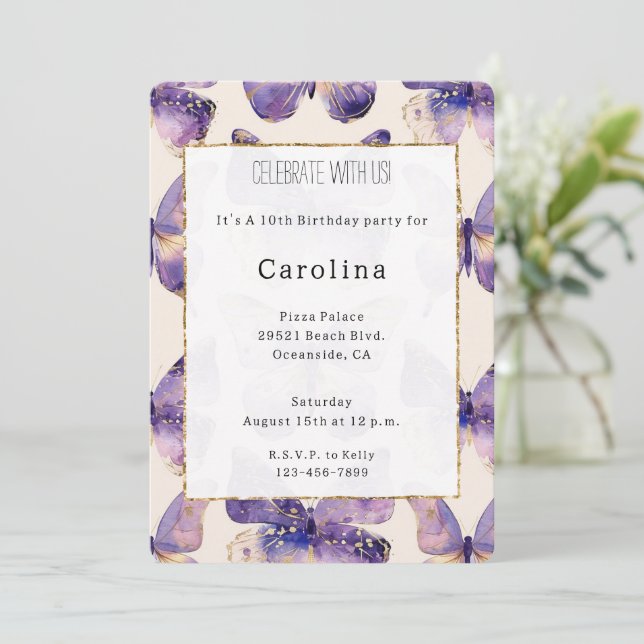 Lila Guld Butterflies Birthday Inbjudningar (Stående Fram)