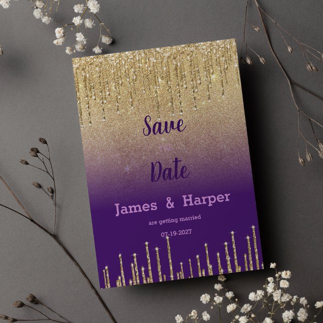 Lila guld glitter-droppskript Spara datum Inbjudningar (Purple gold glitter ombre drip scrip Save the Date)