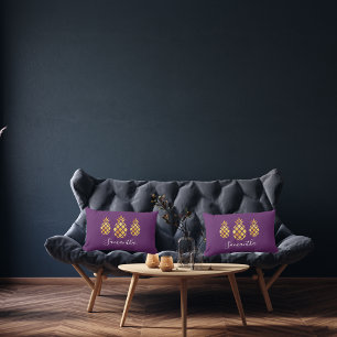 Lila guld panas monogramskript lumbarkudde