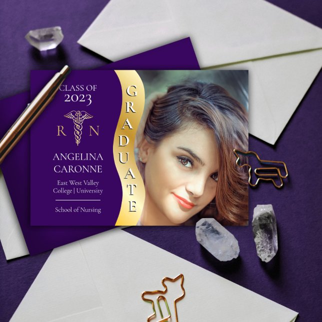 Lila Guld Student Wave Caduceus RN Nursing Grad Meddelande (Skapare uppladdad)