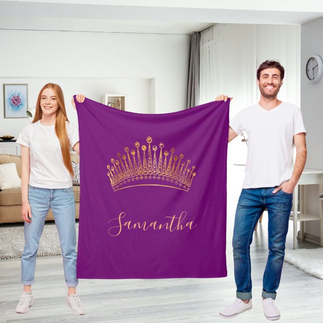 Lila guld tiara krona namn elegant fleecefilt (Skapare uppladdad)