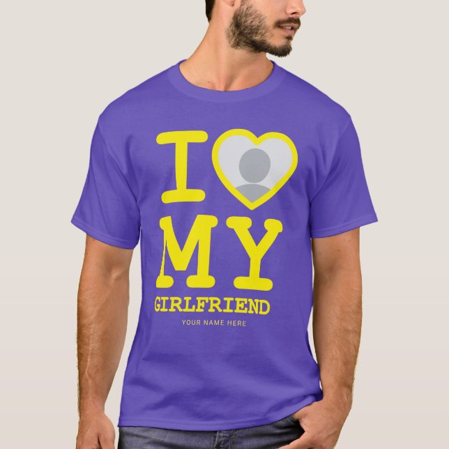 Lila Gult I Kärlek Min flickväns fotopatext T Shirt (Framsida)