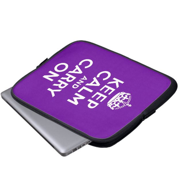 Lila håll lugn och fortsätt laptop sleeve (Framre botten)