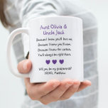 Lila Hearts, blir du min gudföräldrars Dikt Foto? Kaffemugg<br><div class="desc">Be de speciella människorna i ditt liv att vara ditt barns gudföräldrar med personligen gudföräldrar frieri kaffe mugg. Anpassa de vackra lila hjärtan mugg med ett foto av ditt barn och deras namn.</div>