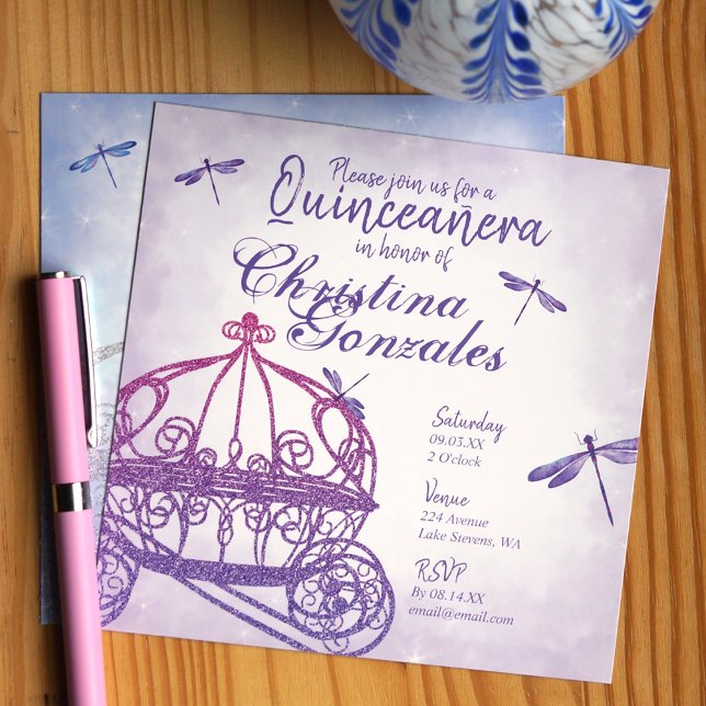 Lila Horse Carriage Quinceañera Inbjudningar (Purple horse carriage quinceanera princess invitations)
