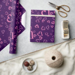 Lila inpackningspapper med pastell rosa hjärtan presentpapper<br><div class="desc">Lila inpackningspapper med pastell rosa hjärtan.</div>