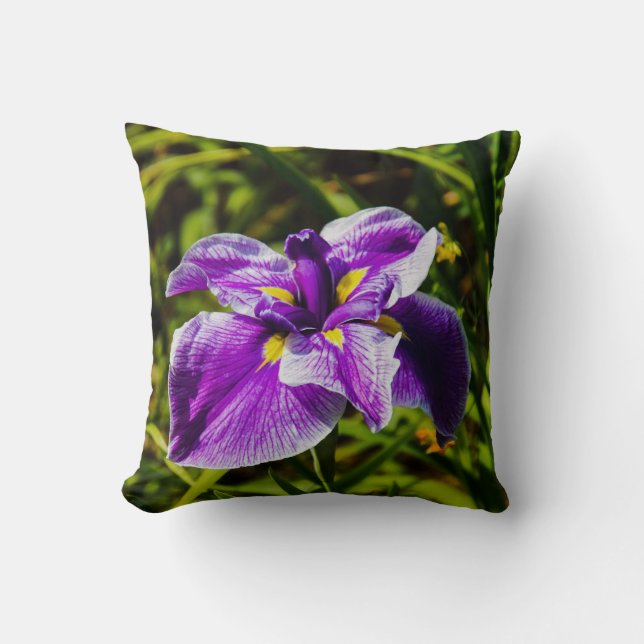 Lila Iris Blommar Kudde (Framsida)