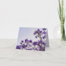 Lila Jacarandaträd med måne, vårestetik