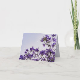 Lila Jacarandaträd med måne, vårestetik Tack Kort
