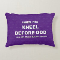 Lila KNEEL FÖRE GOD Prayer Accent Pillow Pillow