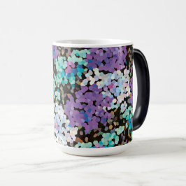 Lila kristall blommar magisk mugg