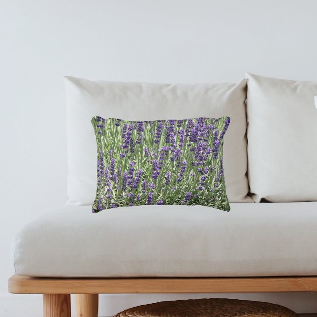 Lila Lavender Flowers Blommigt Prydnadskudde (In Situ Sofa)