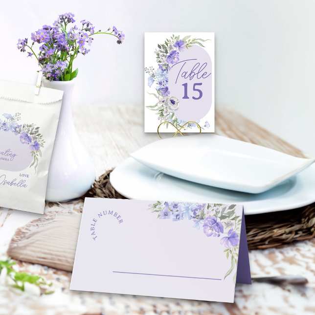 Lila Lavender Peri Blommigt Placeringskort (Table place cards in lavender lilac and purple, personalized on the back with floral design)