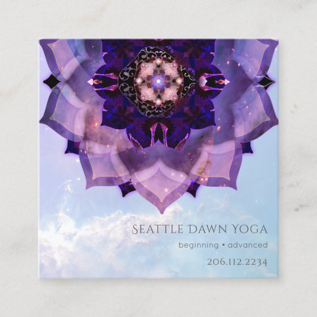 Lila Lotus Mandala Modern Yoga Instruktör Fyrkantigt Visitkort (Framsida)