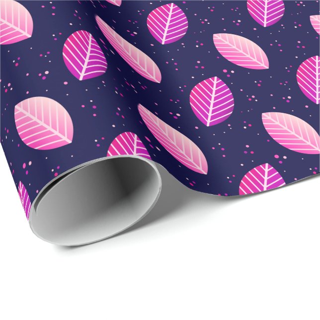 Lila löv på mörk blått presentpapper (Rullad Hörn)