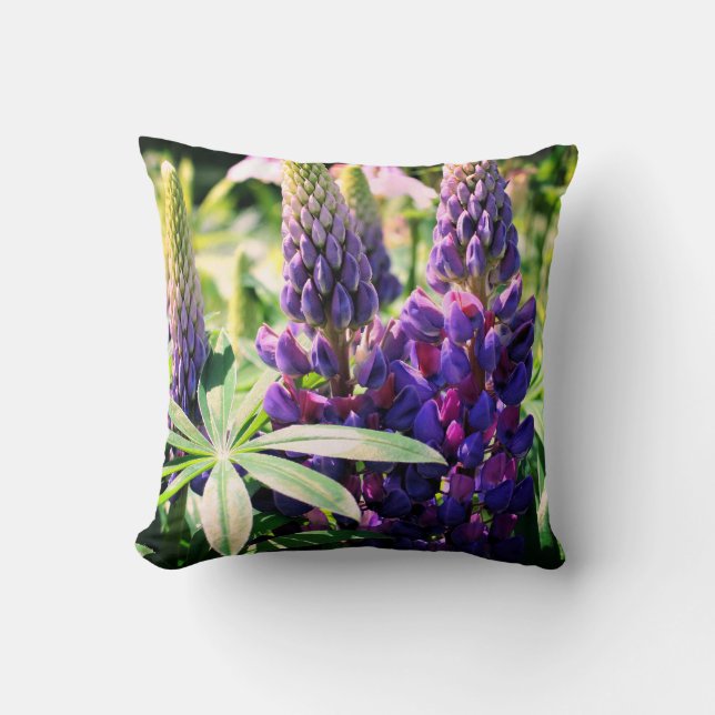 Lila Lupine Flower Trio Kudde (Framsida)