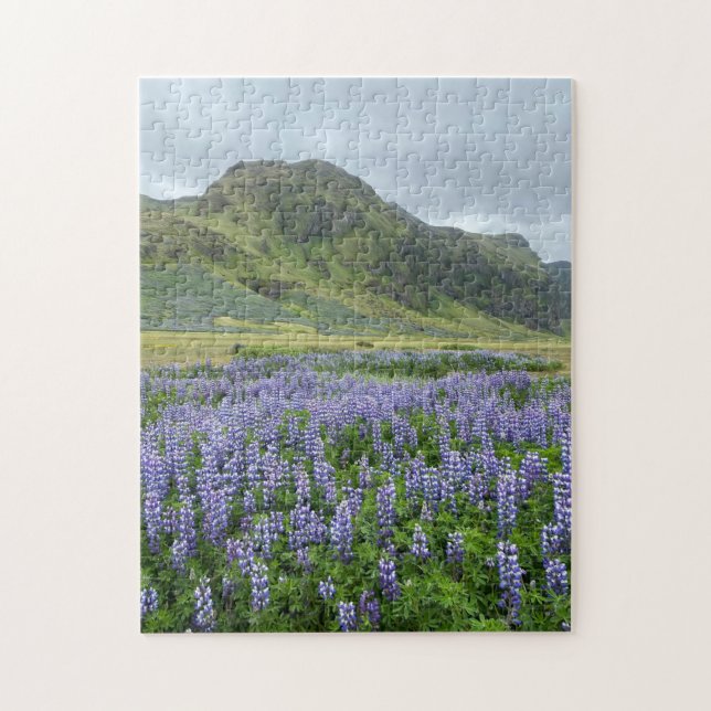Lila Lupine Flowers & Grönt Mountains Pussel (Vertikal)